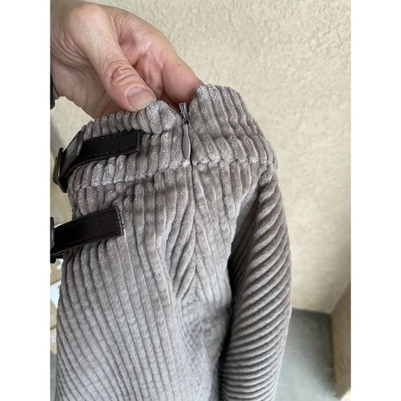 Boden corduroy pleated short skirt w/ leather buckle detail - size 6R - brown - Picture 6 of 7